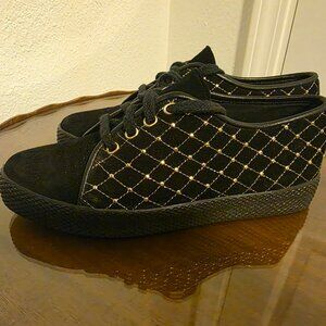 😍 NEW RARE Stuart by Stuart Weitzman Black Suede w Gold Sneakers